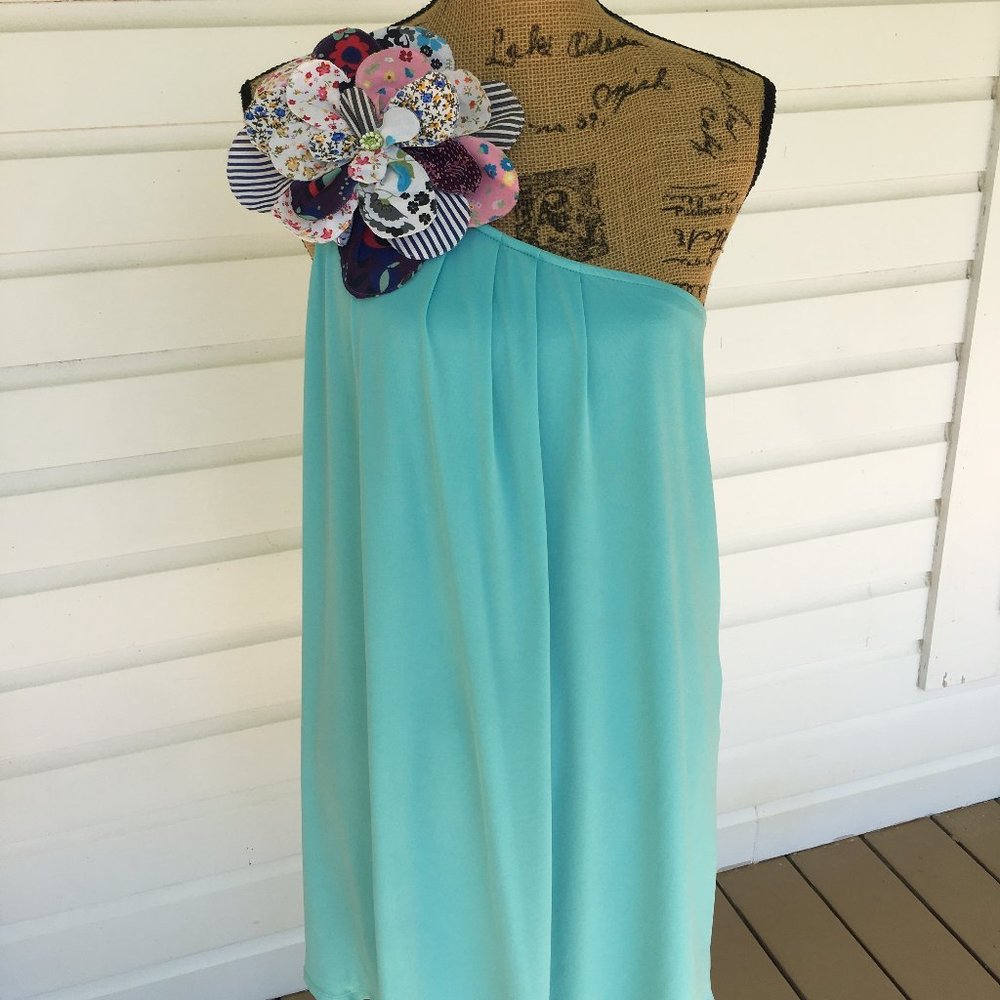 ONE-SHOULDER TURQUOISE DRESS WITH DETACHABLE FABRIC FLOWER